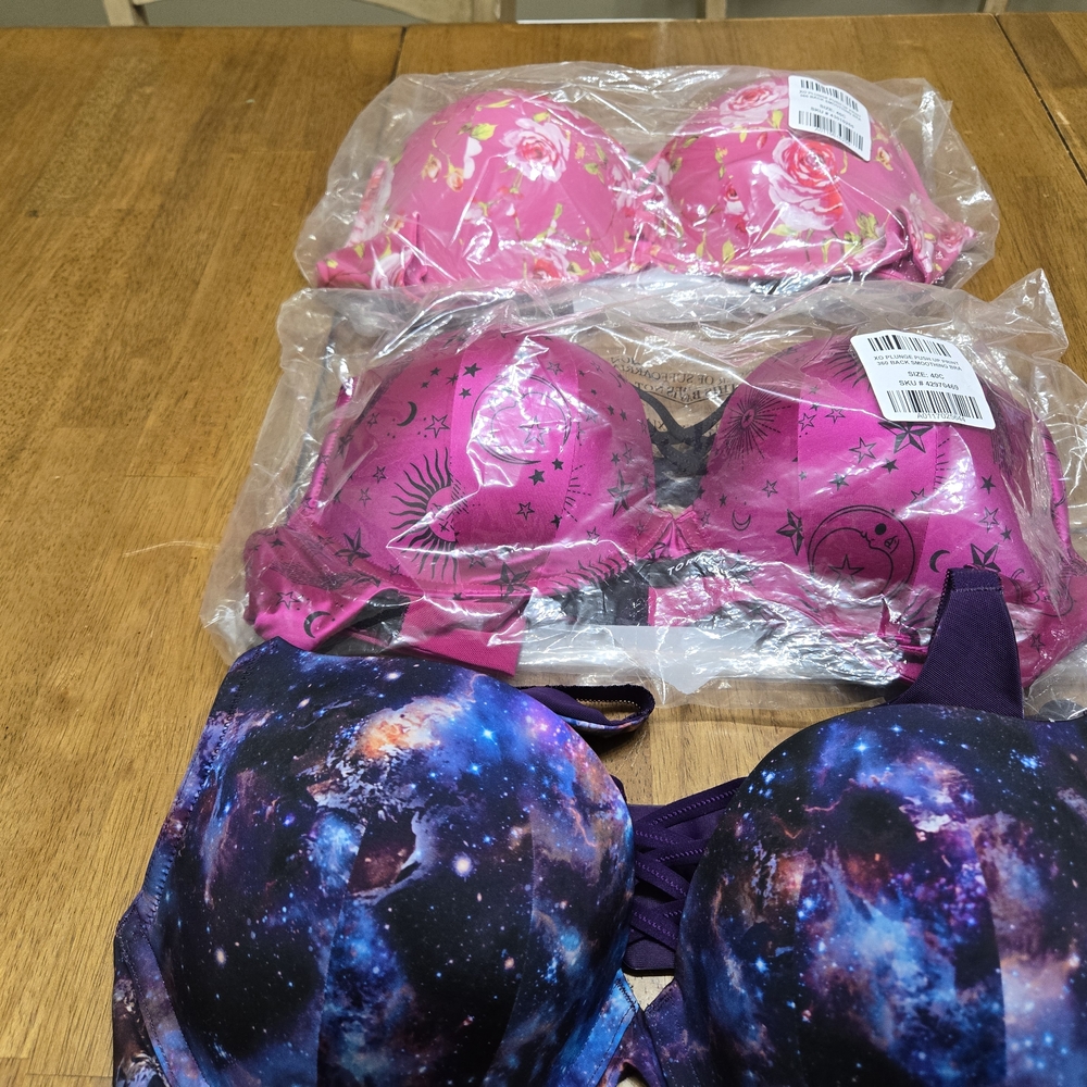 2 Torrid XO Plunge Push Up Bras 40C